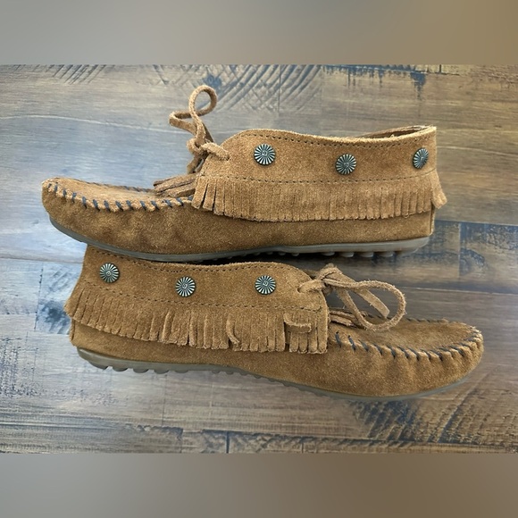 Minnetonka Tan Fringed Moccasins - Picture 6 of 8